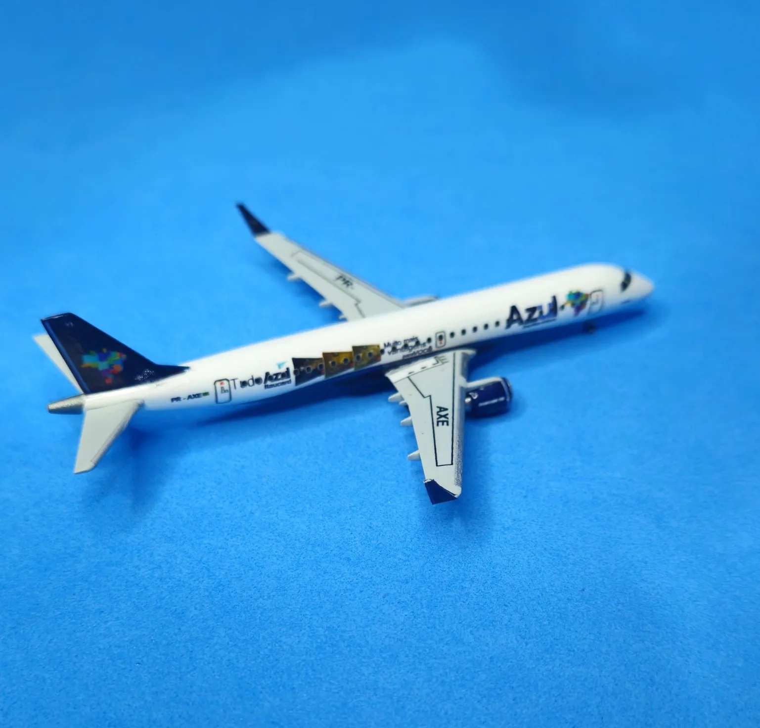 Embraer 195 Azul Itaucard (PR-AXE)
