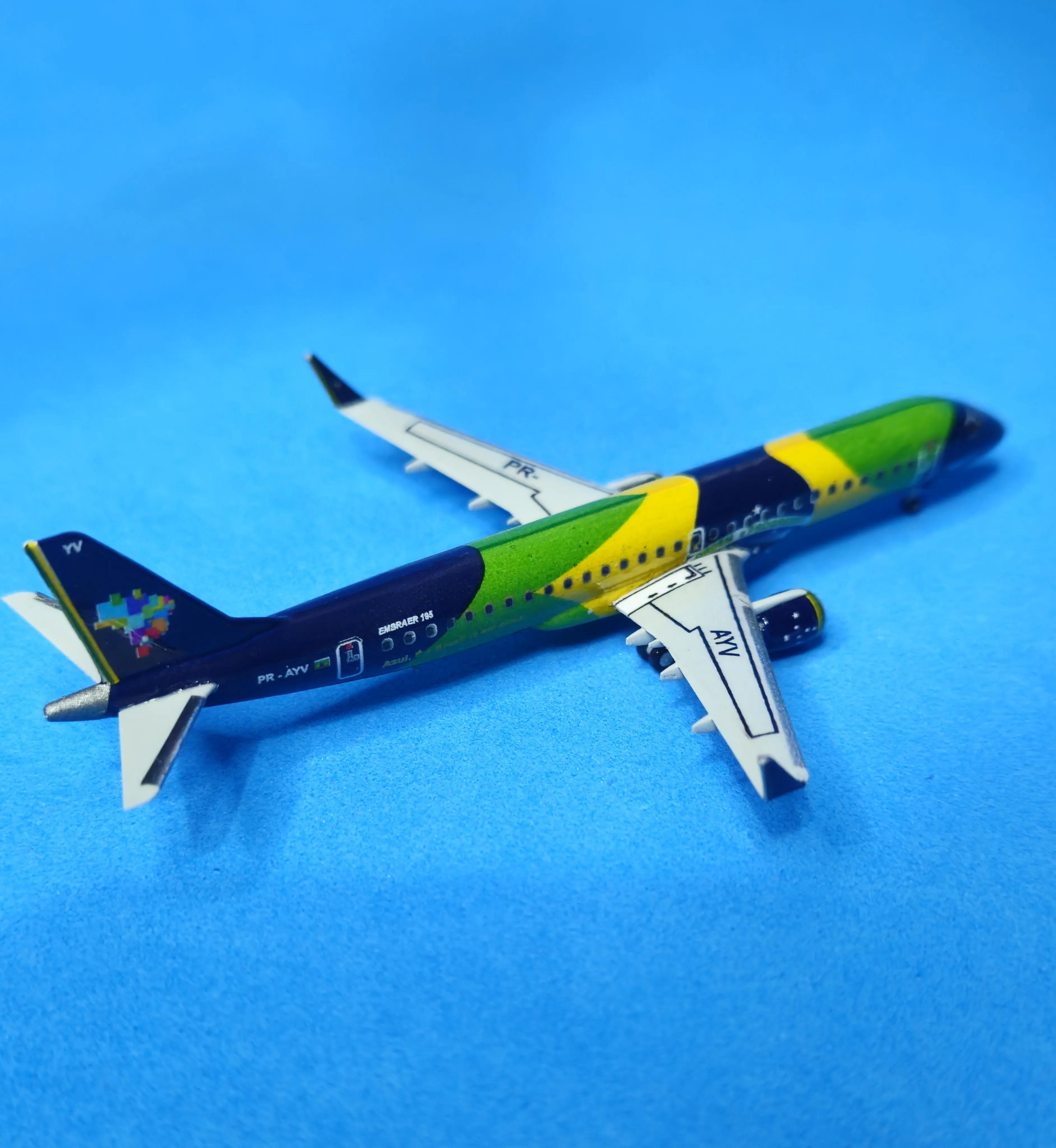 Embraer 195 AZUL (BANDEIRÃO) PR-AYV