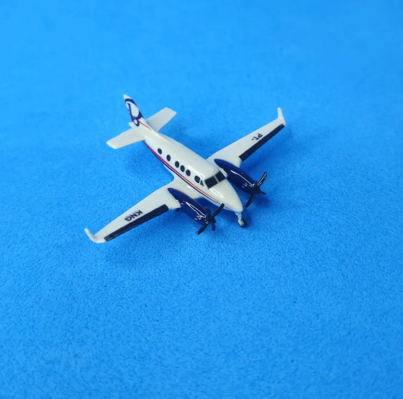 Beechcraft King Air C90 (azul/branco)