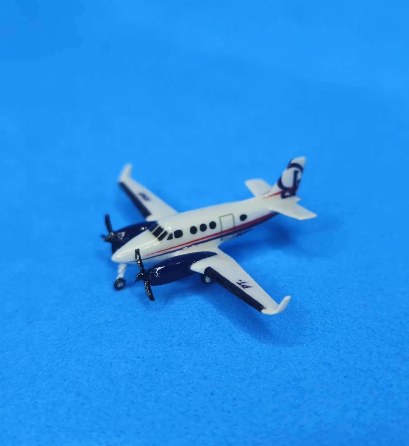 Beechcraft King Air C90 (azul/branco)