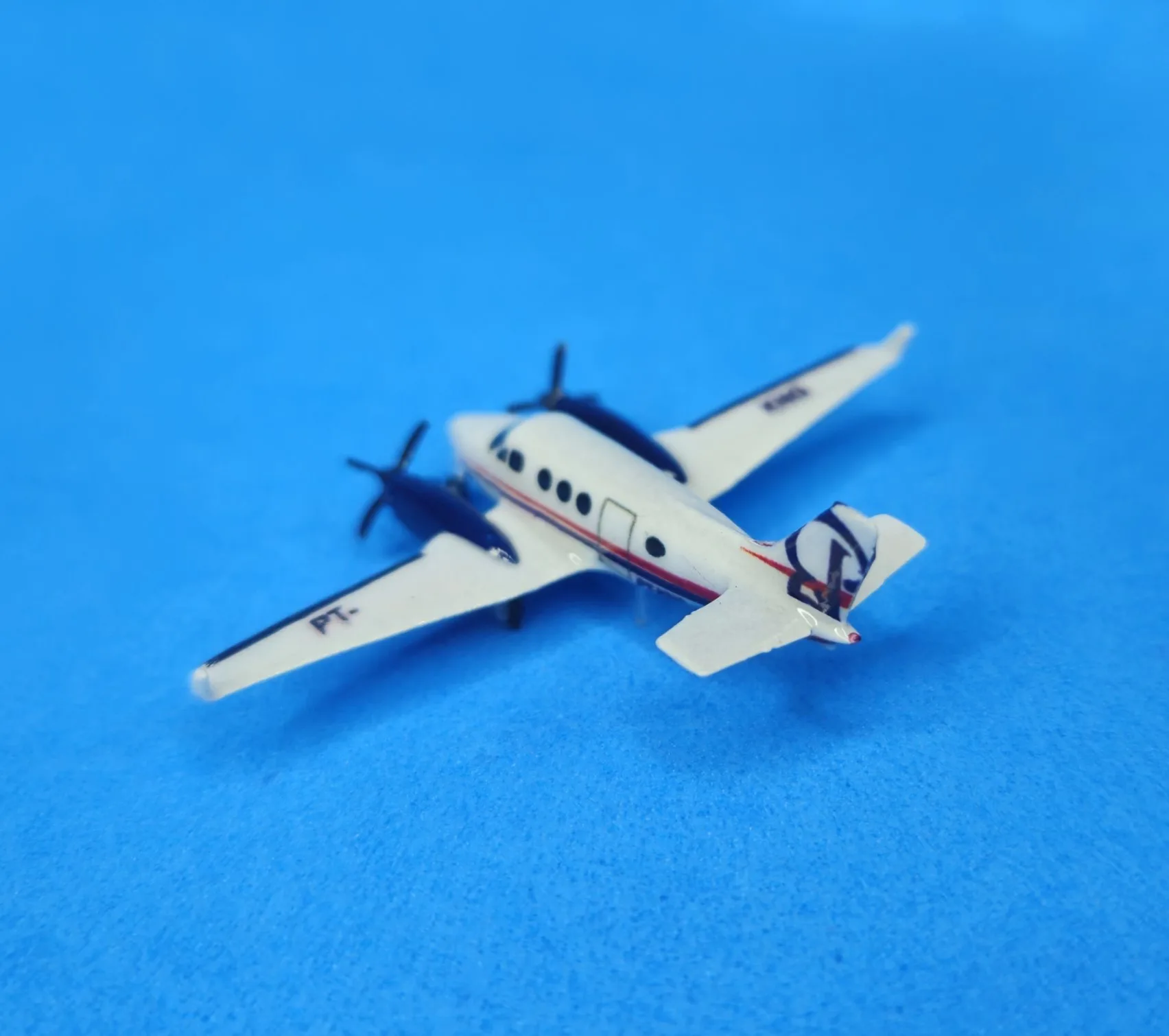 Beechcraft King Air C90 (azul/branco)