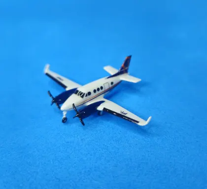 Beechcraft King Air C90 (azul)