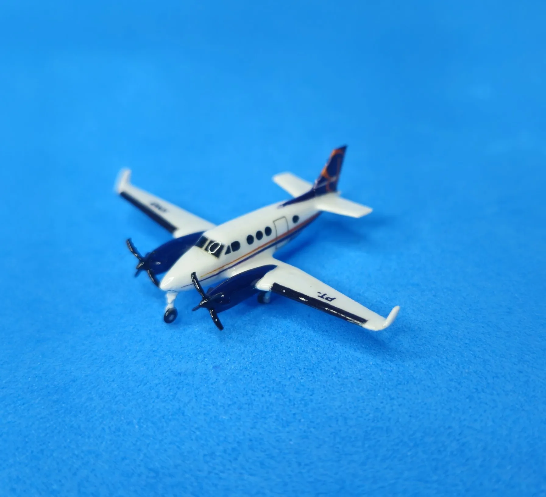Beechcraft King Air C90 (azul)
