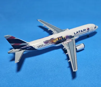 Airbus A320 LATAM (harrypotter)